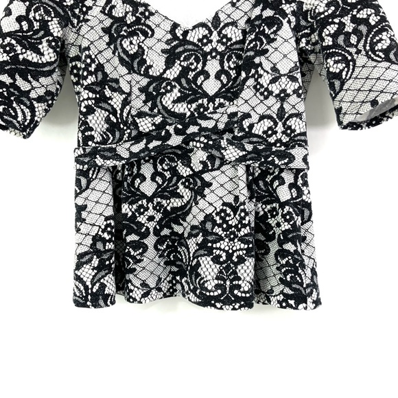 ♻️DONATED♻️ Anthro POSTMARK Short by Sleeve Top White Black Lace Print PJ27 - Picture 3 of 10